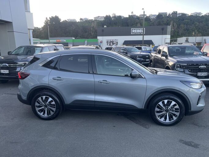 Ford Escape Titanium 2.5 FHEV 2025