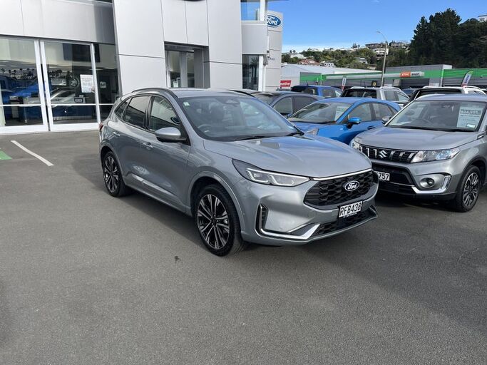 Ford Escape ST-Line X AWD FHEV 2025