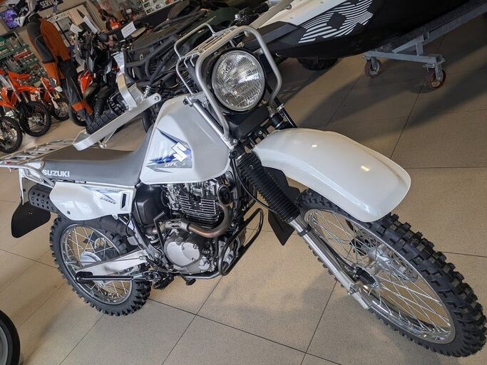 Suzuki DR200 0