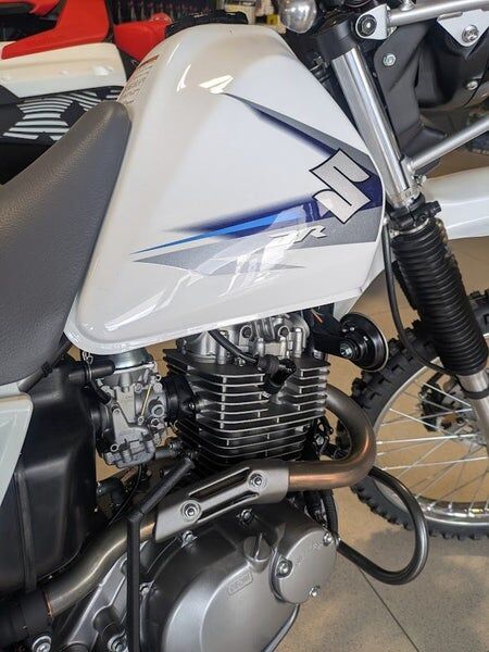 Suzuki DR200 0