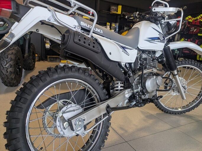 Suzuki DR200 0