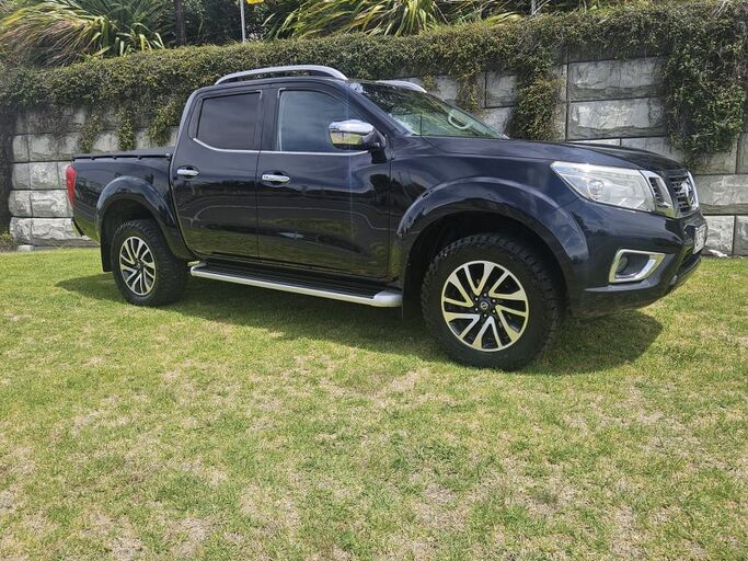 Nissan Navara St-X 2.3D/4Wd/7Am/Ut - Great looking 4wd in black 2018