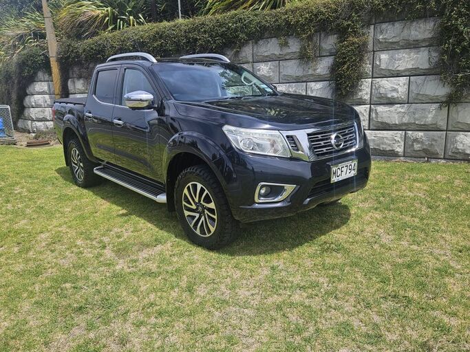 Nissan Navara St-X 2.3D/4Wd/7Am/Ut - Great looking 4wd in black 2018