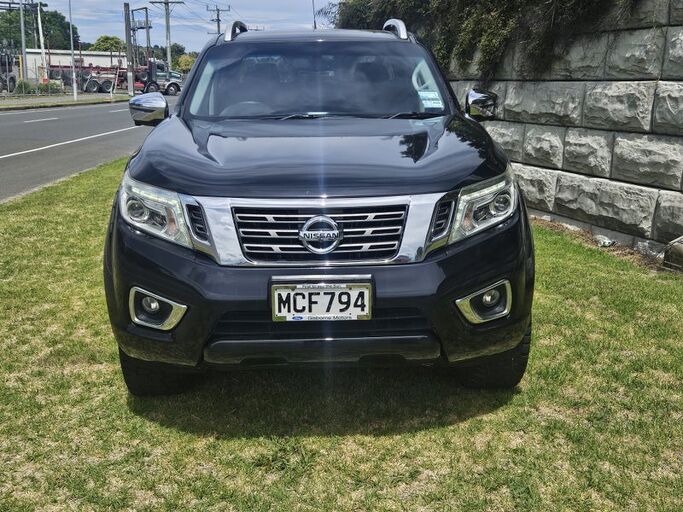 Nissan Navara St-X 2.3D/4Wd/7Am/Ut - Great looking 4wd in black 2018