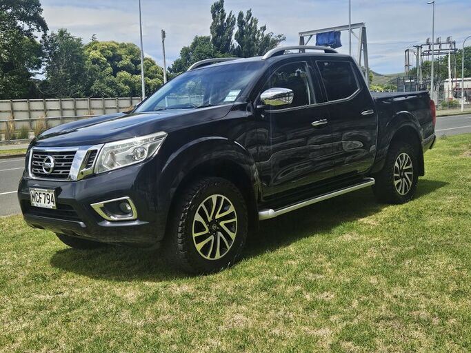 Nissan Navara St-X 2.3D/4Wd/7Am/Ut - Great looking 4wd in black 2018