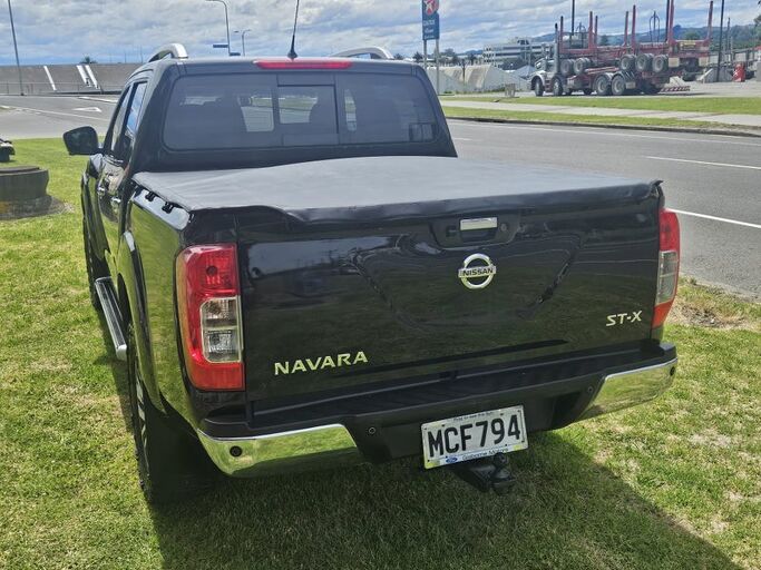 Nissan Navara St-X 2.3D/4Wd/7Am/Ut - Great looking 4wd in black 2018