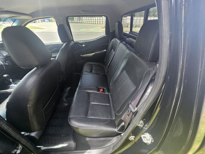 Nissan Navara St-X 2.3D/4Wd/7Am/Ut - Great looking 4wd in black 2018