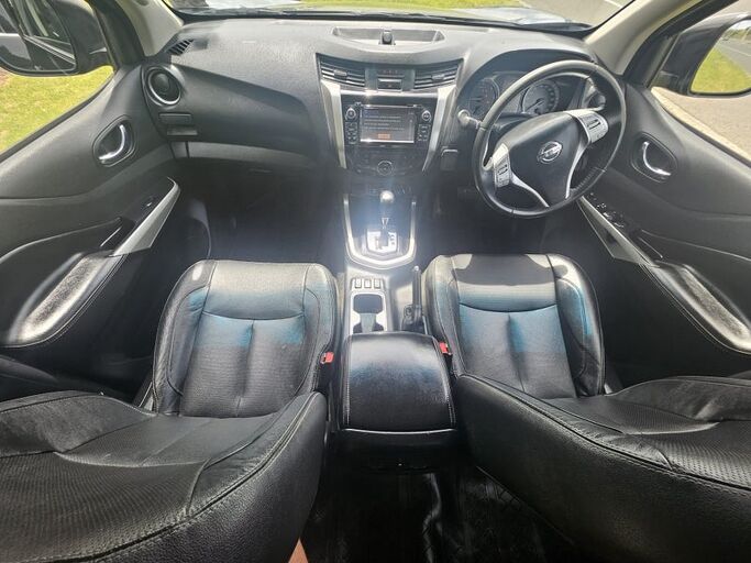 Nissan Navara St-X 2.3D/4Wd/7Am/Ut - Great looking 4wd in black 2018