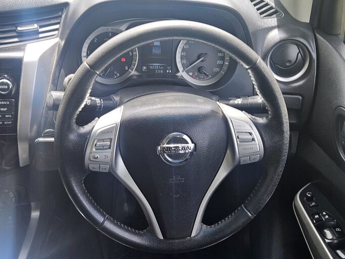 Nissan Navara St-X 2.3D/4Wd/7Am/Ut - Great looking 4wd in black 2018