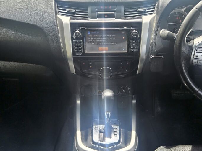 Nissan Navara St-X 2.3D/4Wd/7Am/Ut - Great looking 4wd in black 2018