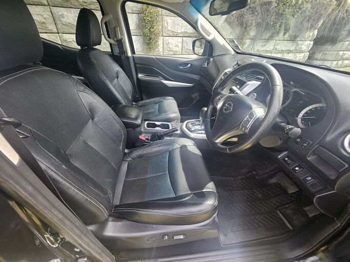 Nissan Navara St-X 2.3D/4Wd/7Am/Ut - Great looking 4wd in black 2018