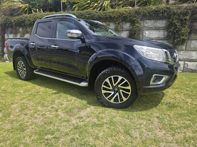 Nissan Navara St-X 2.3D/4Wd/7Am/Ut - Great looking 4wd in black 2018