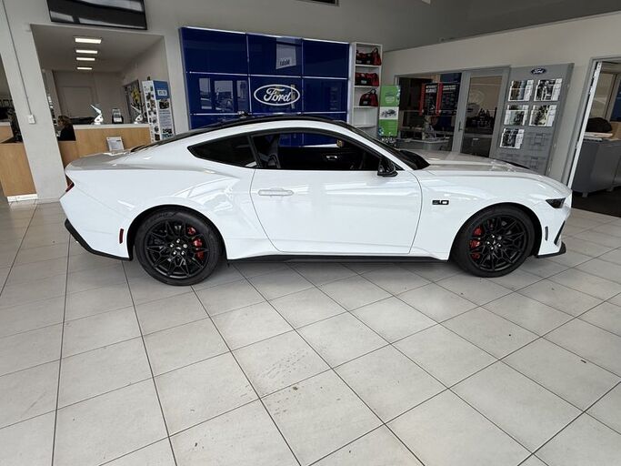 Ford Mustang 5.0L GT 'BLACK EDITION' FASTBACK 10AT 2025