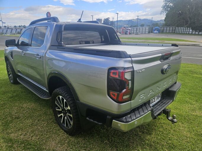 Ford Ranger Platinum 3.0D/4Wd - Top of the line 4wd model 2023