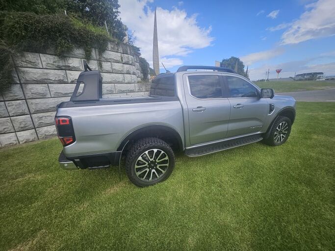 Ford Ranger Platinum 3.0D/4Wd - Top of the line 4wd model 2023