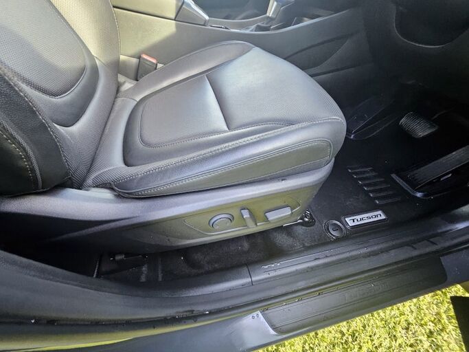 Hyundai Tucson 2.0 Elite 2.0P/6At - Super low ks as new and ready for the o 2025
