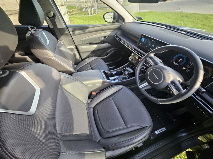 Hyundai Tucson 2.0 Elite 2.0P/6At - Super low ks as new and ready for the o 2025