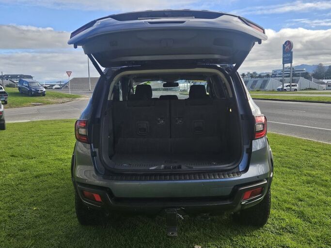 Ford Everest Trend 3.2D/4Wd/6At - Big bold 7 seater and built for anythin 2016